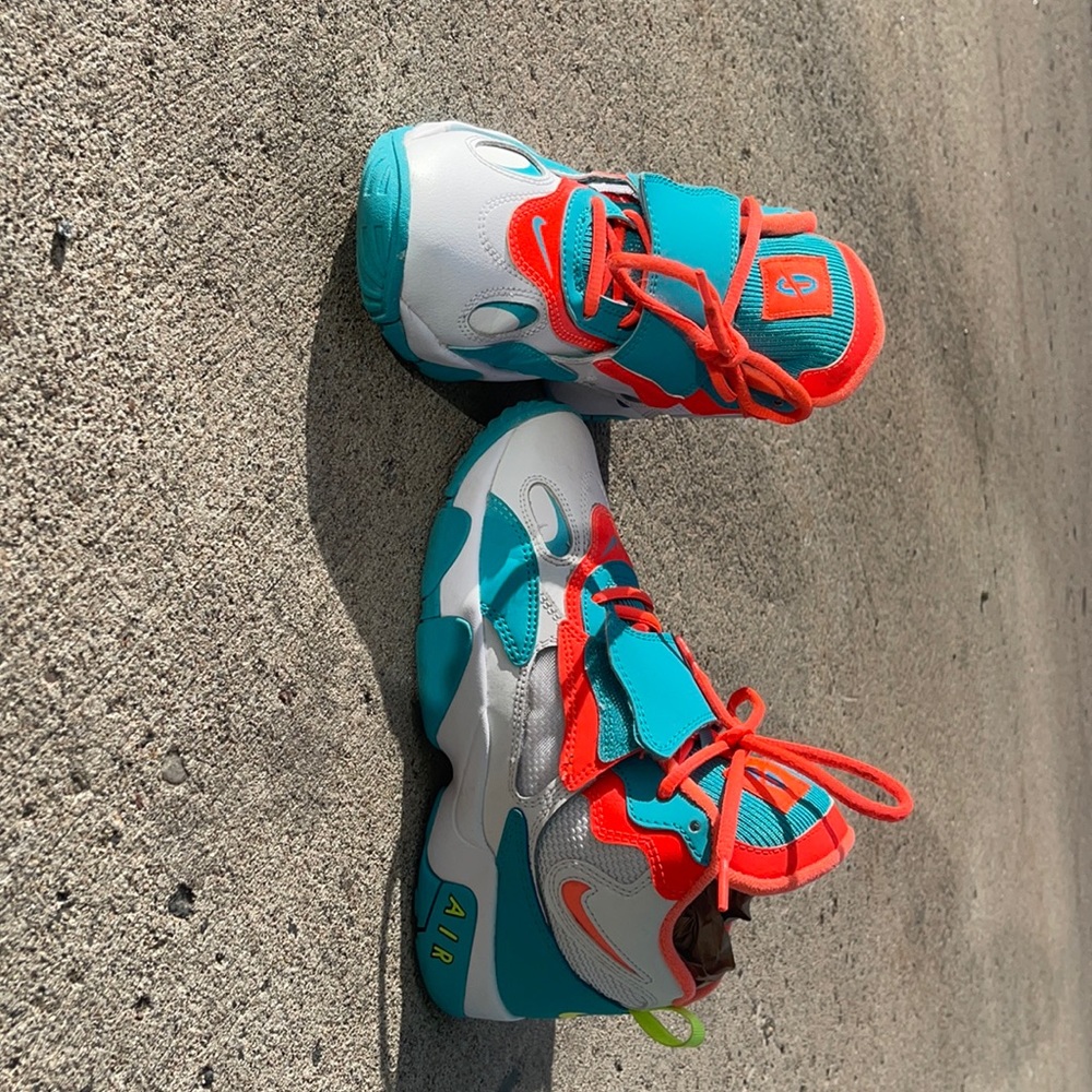 Nike, worn once, bright colors, excellent condition, extremely comfortable